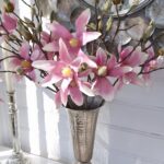 Konstgjord rosa magnolia. Besök Blickfång.se