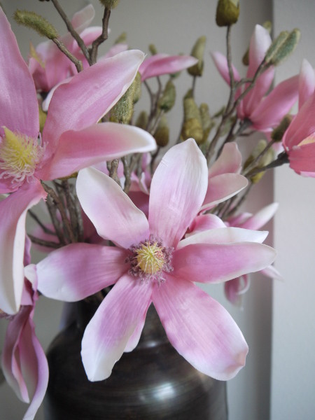 Konstgjord-rosa-magnolia