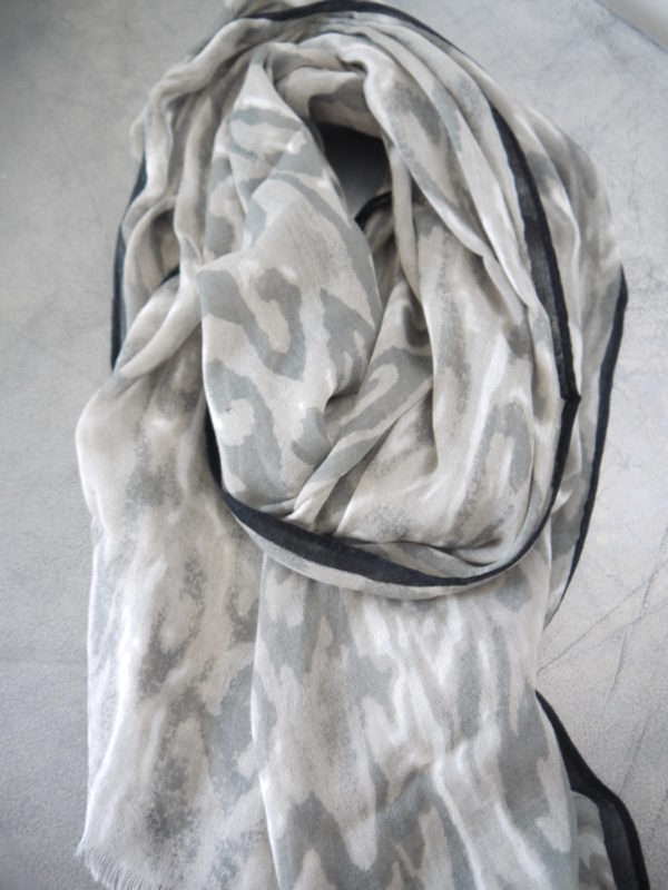 Gra-scarf-camouflage
