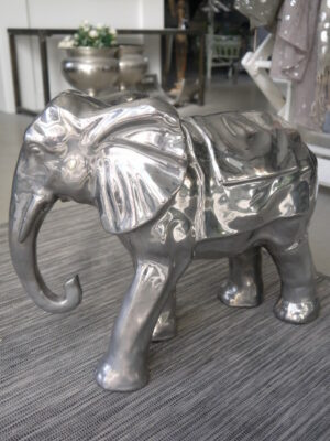 Prydnadsfigur stor silverfärgad elefant. Besök blickfång.se