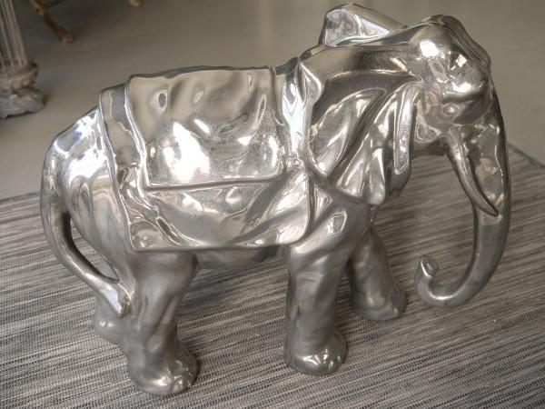 Prydnadsfigur-stor-silverfargad-elefant-1