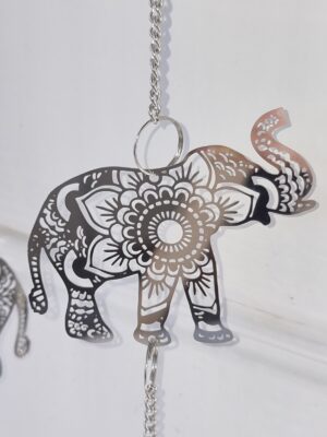 Drömfångare i silver metall elefant. Besök Blickfång.se