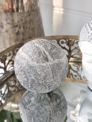 Kula i zink med mönster i shabby chic. Besök blickfång.se