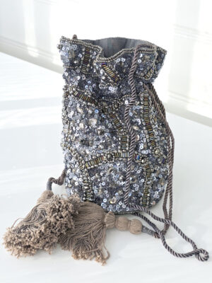 Kvällsväska med paljetter, tofs och dragsko