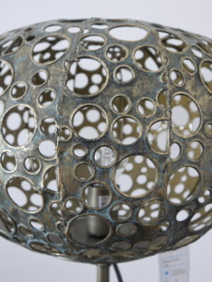 Lampa i metall med hålmönster. Besök blickfång.se
