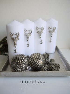 Adventssiffror silver med hjorthuvud. Besök Blickfång.se