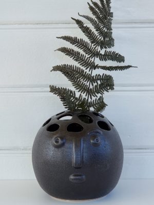 Svart huvud som vas. Besök blickfång.se