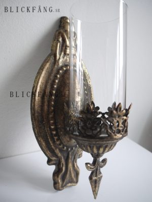 Väggljusstake med cylinderglas. Besök Blickfång.se