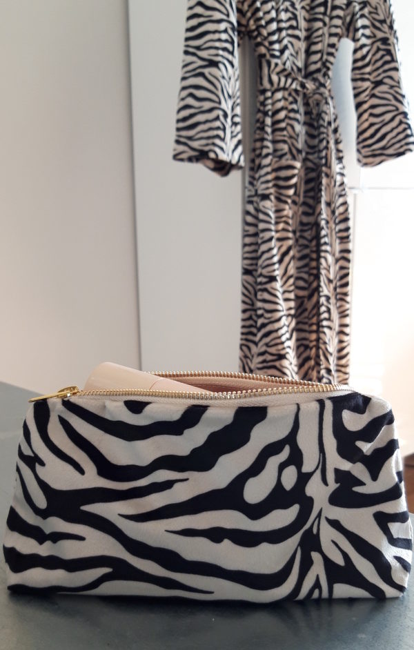 Necessar-med-zebra-monster