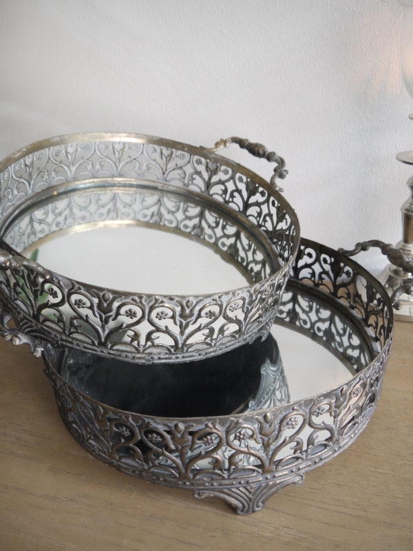 Rund-spegelbricka-i-lantlig-stil-1