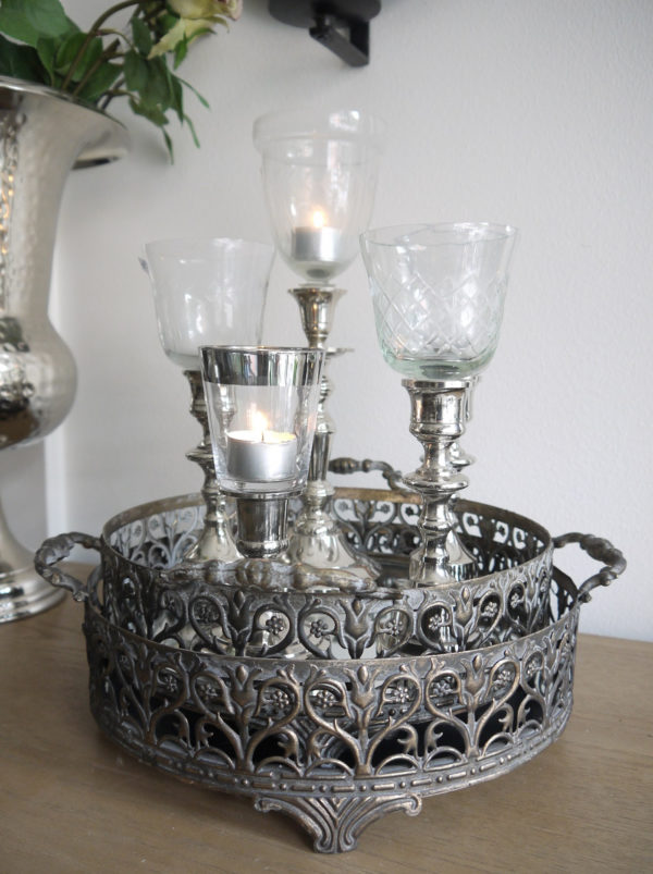 Rund-spegelbricka-i-lantlig-stil