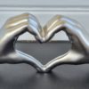 Hander-i-silver-formade-som-hjarta-1