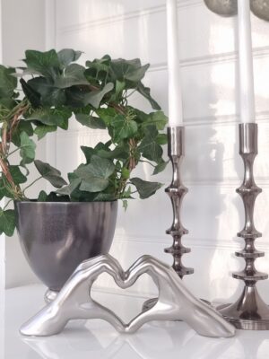 Hander-i-silver-formade-som-hjarta