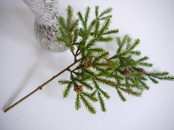 Liten-konstgjord-grankvist-1