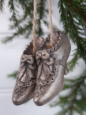 Små skor för upphängning. Besök Blickfång.se