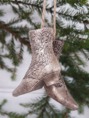 Små skor för upphängning. Besök Blickfång.se