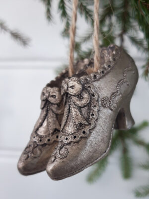 Små skor för upphängning. Besök Blickfång.se