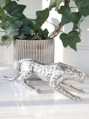 Leopard dekorationsdjur i silver. Besök Blickfång.se