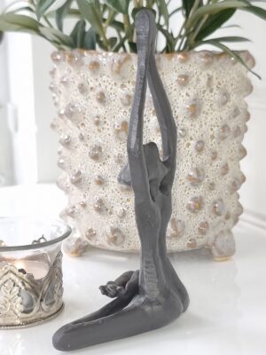 Yoga groda figur i gjutjärn. Besök Blickfång.se