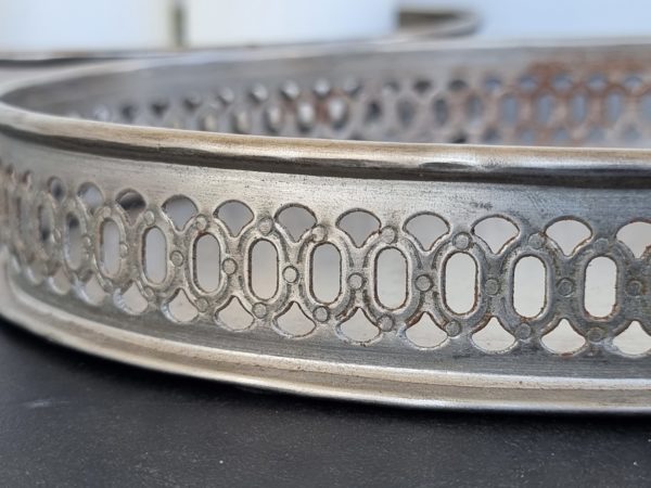 oval-ljusbricka-i-metall-1