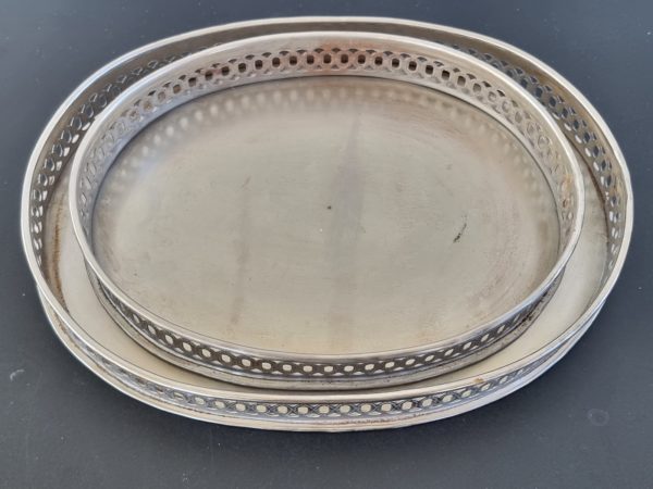 oval-ljusbricka-i-metall-2
