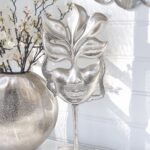 Dekoration mask i silver. Besök blickfång.se