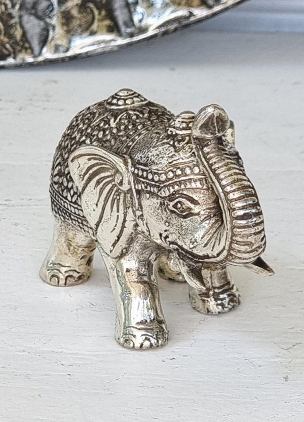 Dekorationsdjur-liten-elefant-i-silver-1