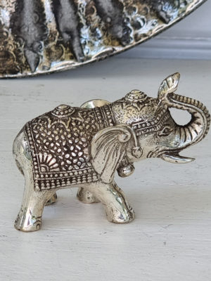 Dekorationsdjur liten elefant i silver. Besök Blickfang.se