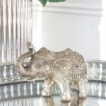 Dekorationsdjur liten elefant i silver. Besök blickfång.se