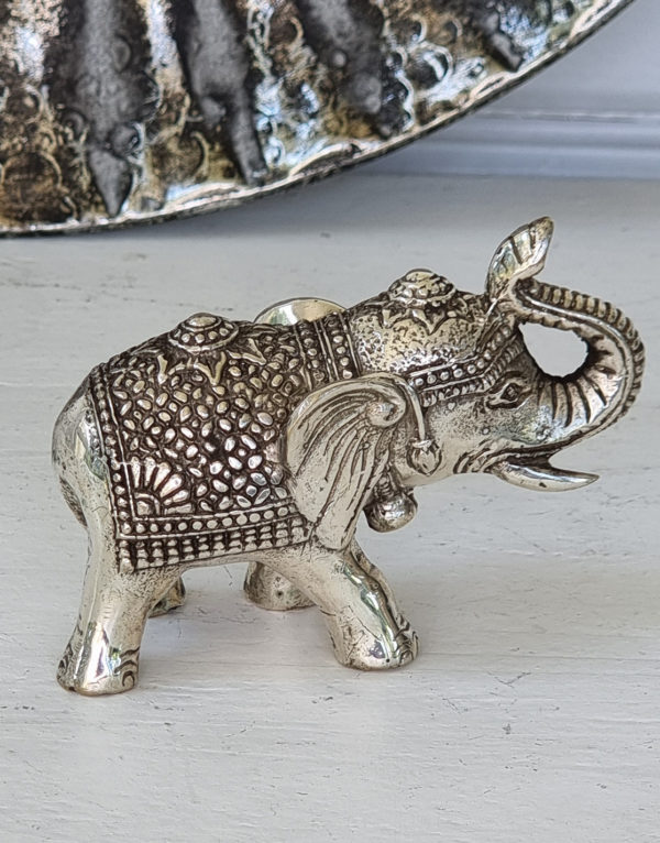 Dekorationsdjur-liten-elefant-i-silver