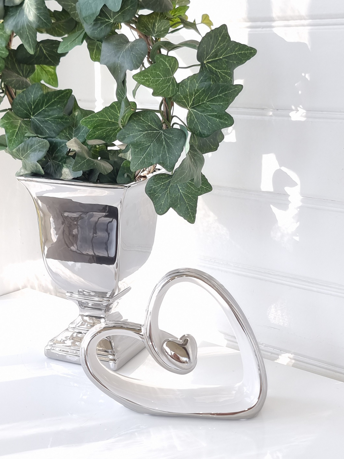 Kärleksfigur hjärta vitt silver. Besök Blickfång.se