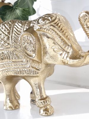 Dekoration elefant i guld metall. Besök blickfång.se