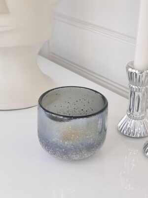 Ljuslykta blå silver glittrig. Besök blickfång.se