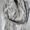 Scarf camouflage grå vit. Besök blickfång.se
