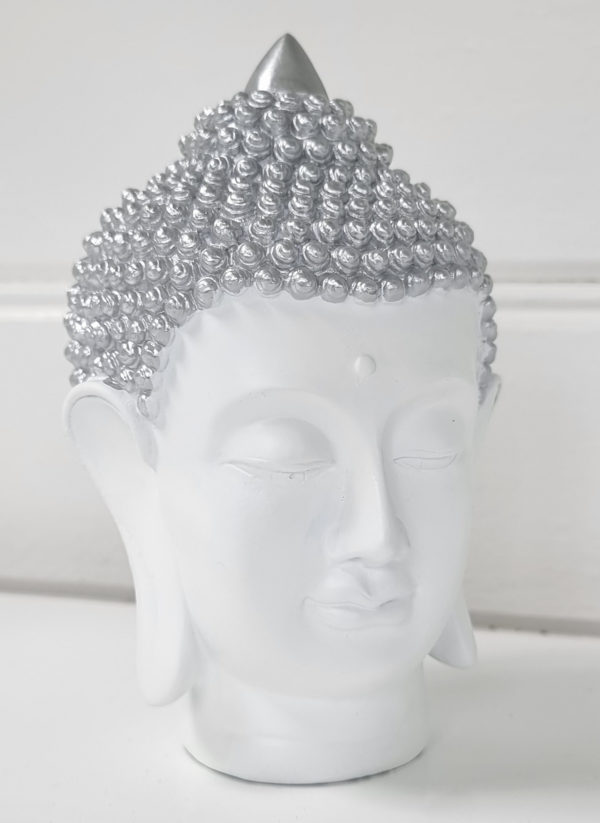 thai-buddha-vitt-ansikte