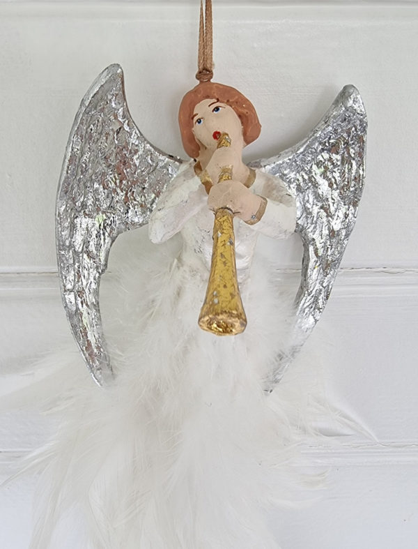 Angel-spelande-trumpet-hangprydnad-1