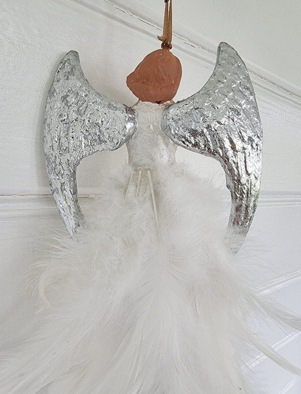 Angel-spelande-trumpet-hangprydnad-2