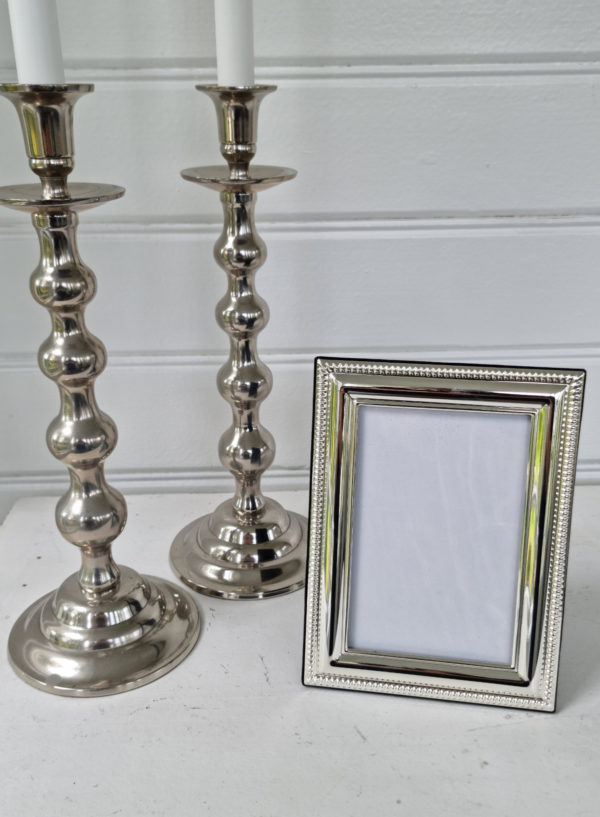Fotoram-med-parlkant-i-silver