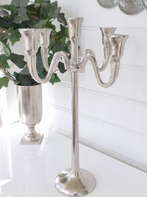 Kandelaber till fem ljus i ruff silver. Besök Blickfång.se
