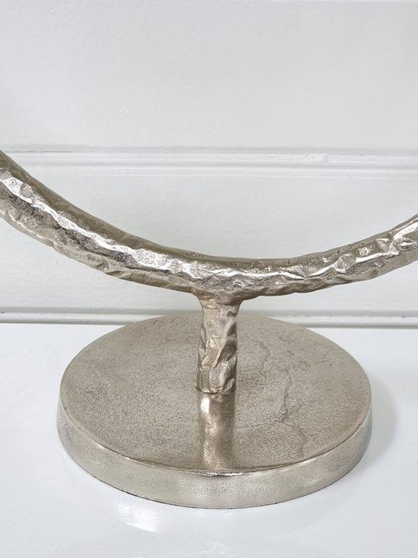 Skulptur-ring-pa-fot-silver-2
