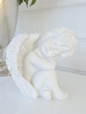 Vit ängel prydnadsfigur. Besök blickfång.se