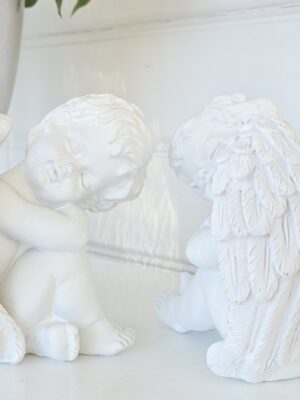 Vit ängel prydnadsfigur. Besök blickfång.se