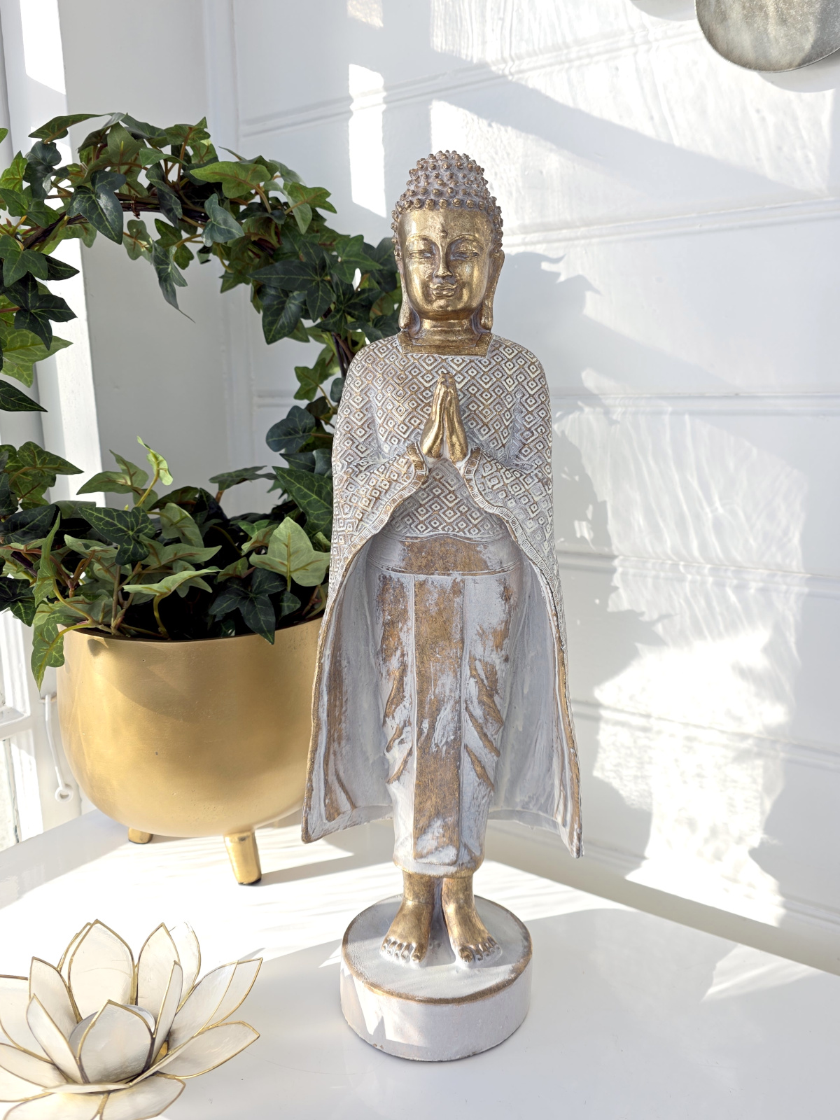 Buddha-staende-figur-for-dekoration-1