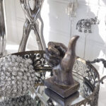 Tumme upp brun hand för dekoration. Besök blickfång.se