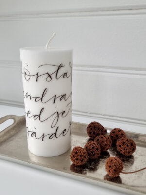 Dekoration små bruna kottar. Besök blickfång.se