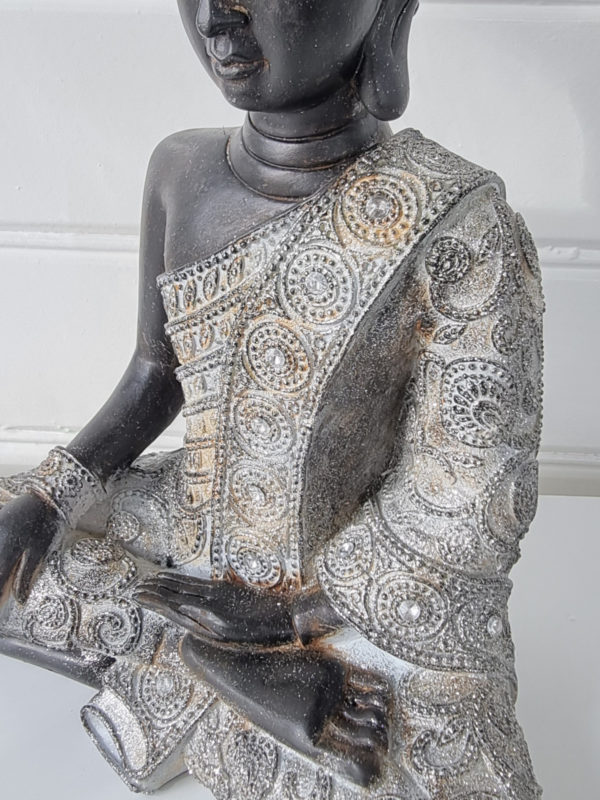 sittande-brun-buddha-figur-1