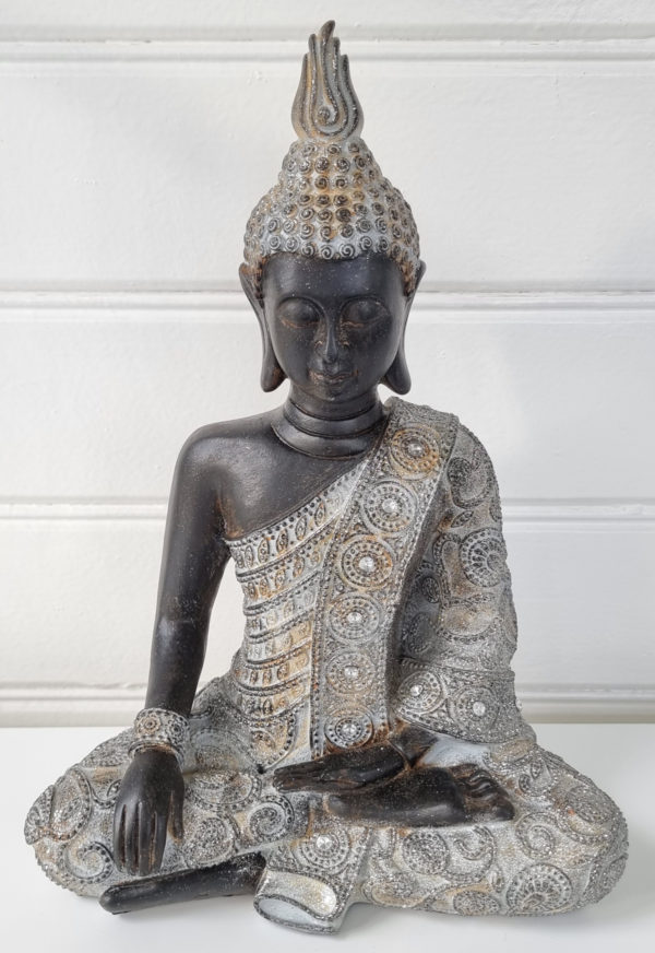 sittande-brun-buddha-figur