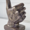 Tumme upp brun hand för dekoration. Besök blickfång.se