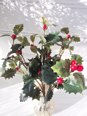 Konstgjord järnek bukett. Besök blickfång.se