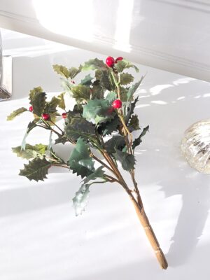 Konstgjord järnek bukett. Besök blickfång.se